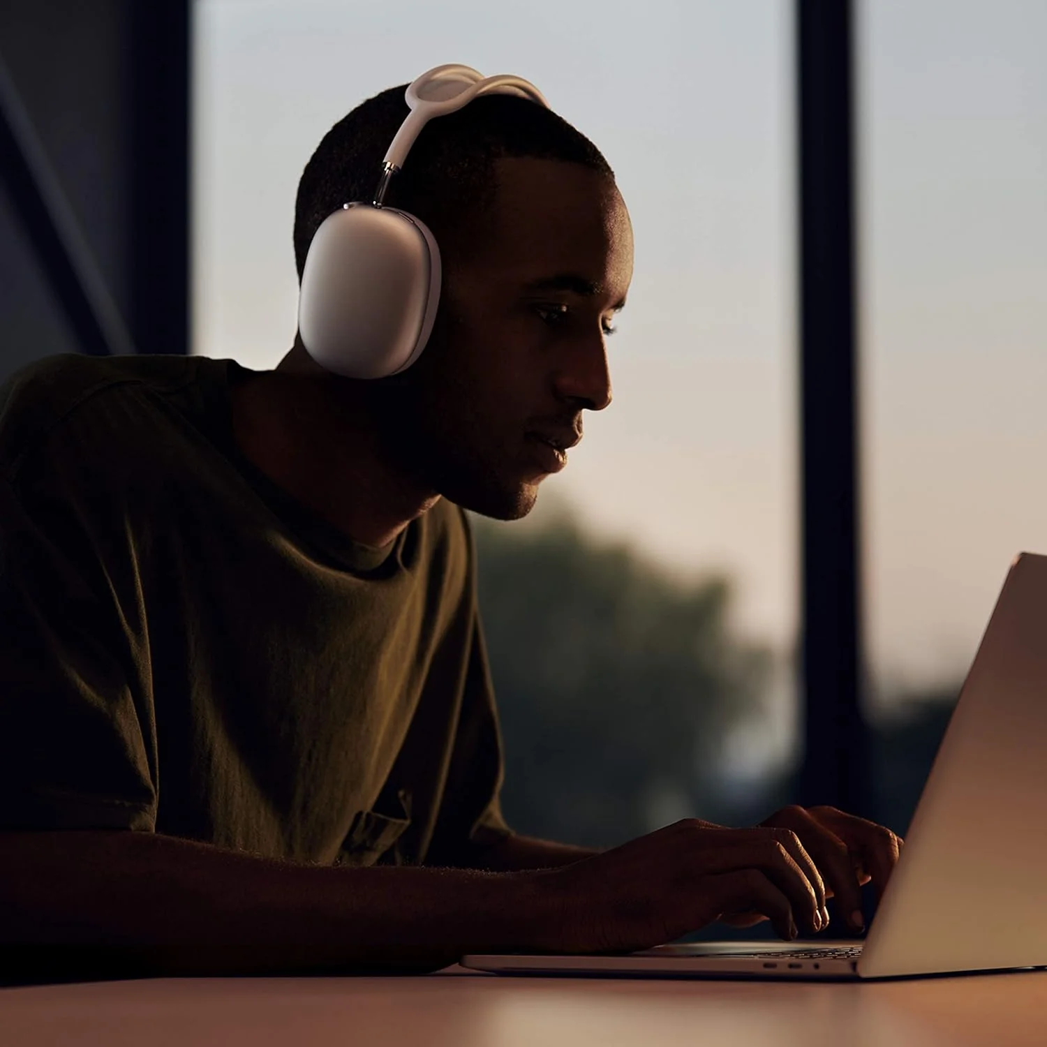 Apple headphone image